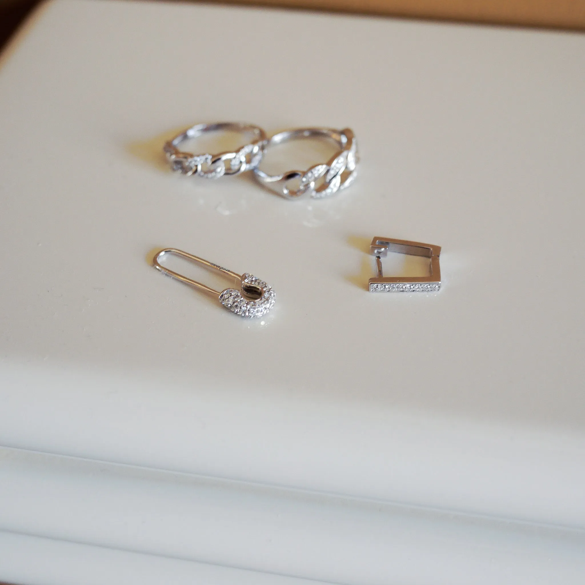 Diamond Safety Pin Ohrring - Weißgold