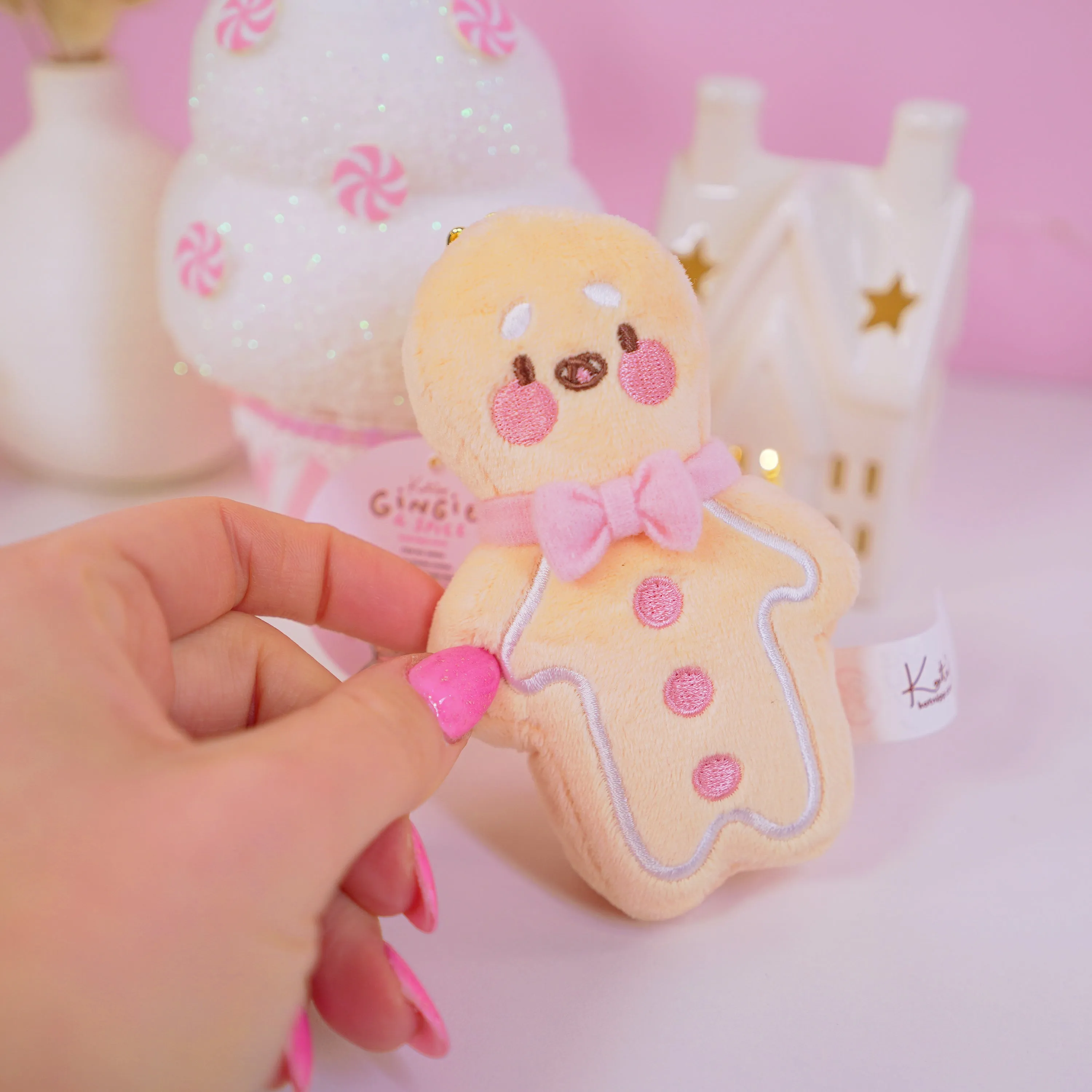Gingie Gingerbread Kawaii Keychain Plushie | Cute Soft Toy Charm | Adorable Mini Gingerbread Ornament for Bags, Keys & Gifts