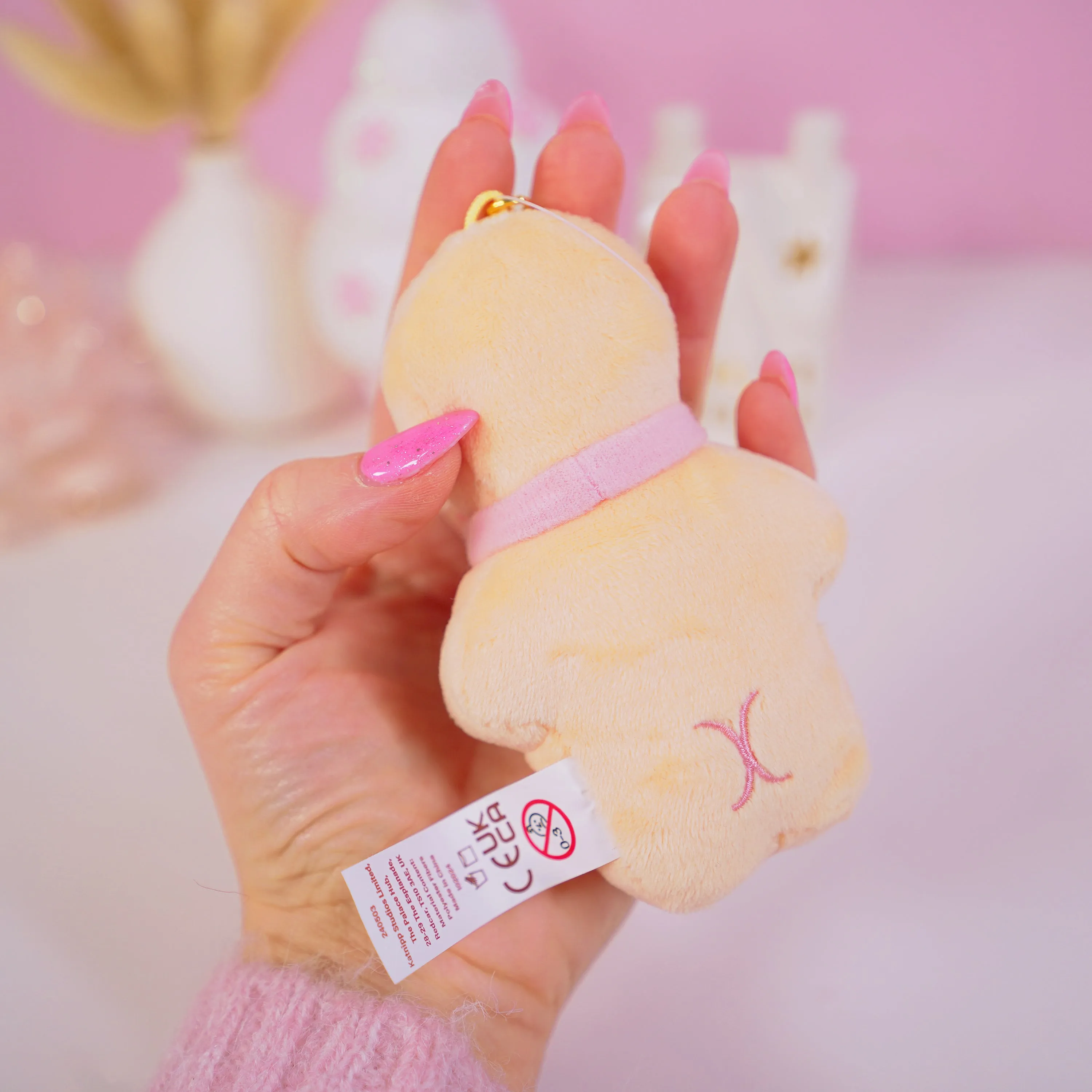 Gingie Gingerbread Kawaii Keychain Plushie | Cute Soft Toy Charm | Adorable Mini Gingerbread Ornament for Bags, Keys & Gifts