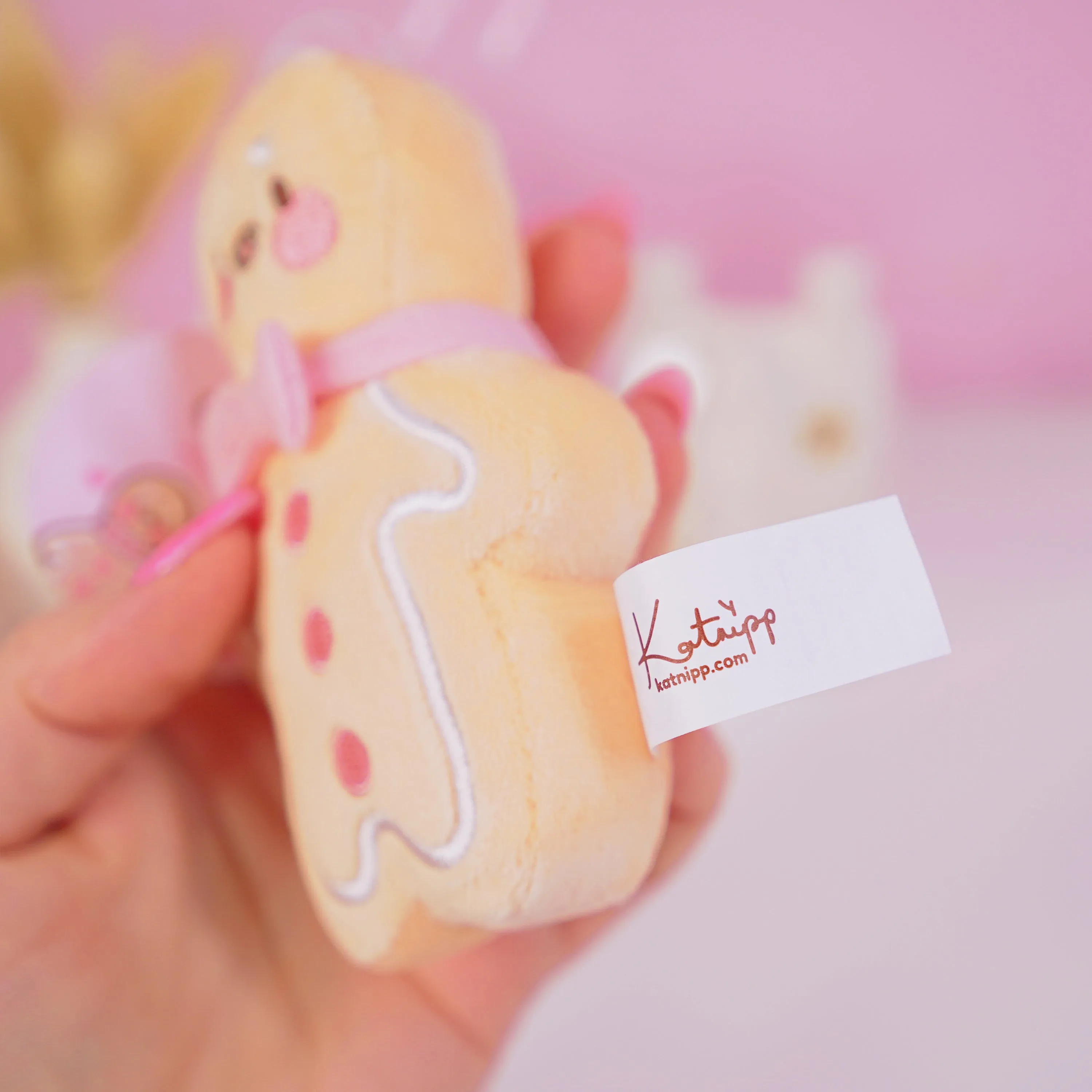 Gingie Gingerbread Kawaii Keychain Plushie | Cute Soft Toy Charm | Adorable Mini Gingerbread Ornament for Bags, Keys & Gifts