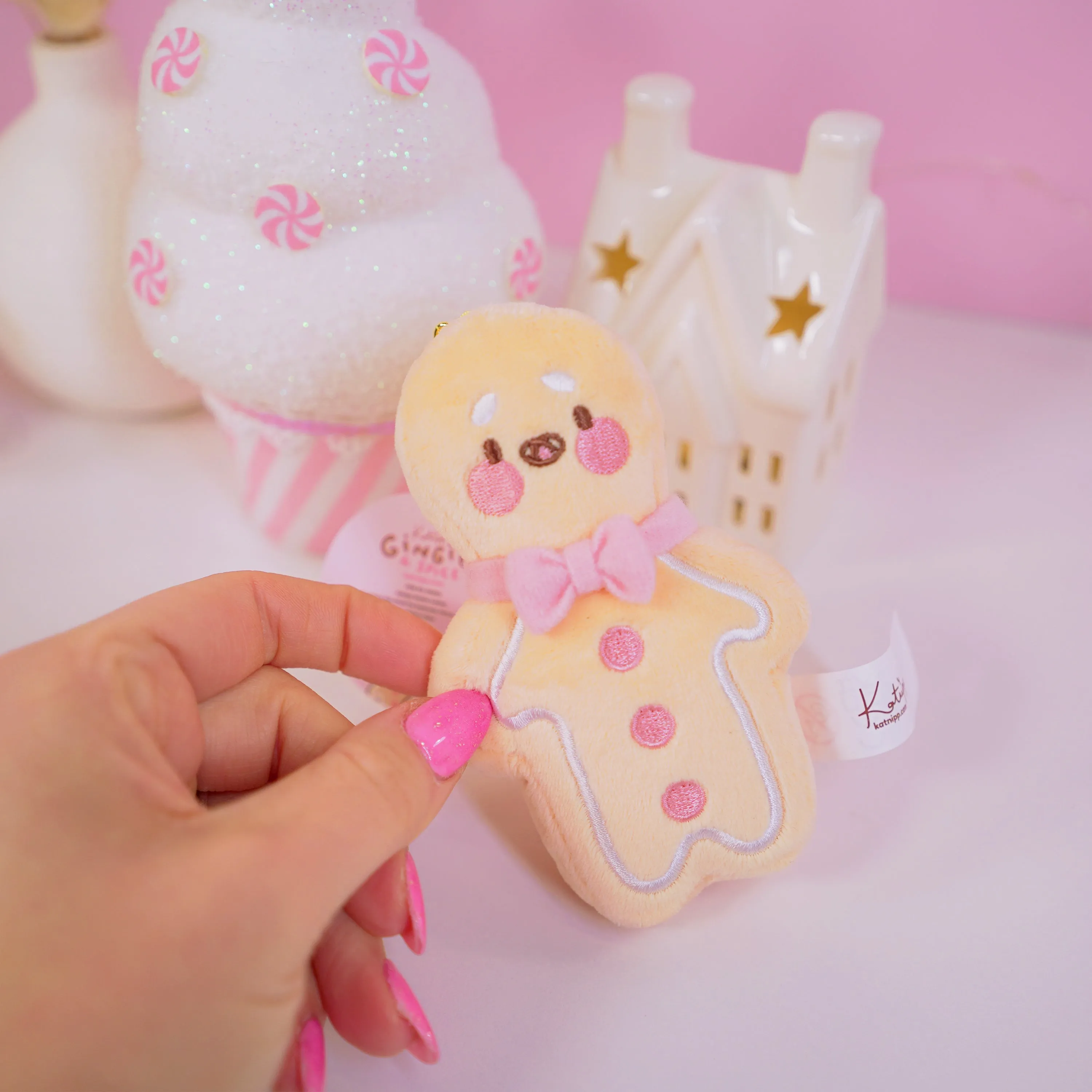 Gingie Gingerbread Kawaii Keychain Plushie | Cute Soft Toy Charm | Adorable Mini Gingerbread Ornament for Bags, Keys & Gifts