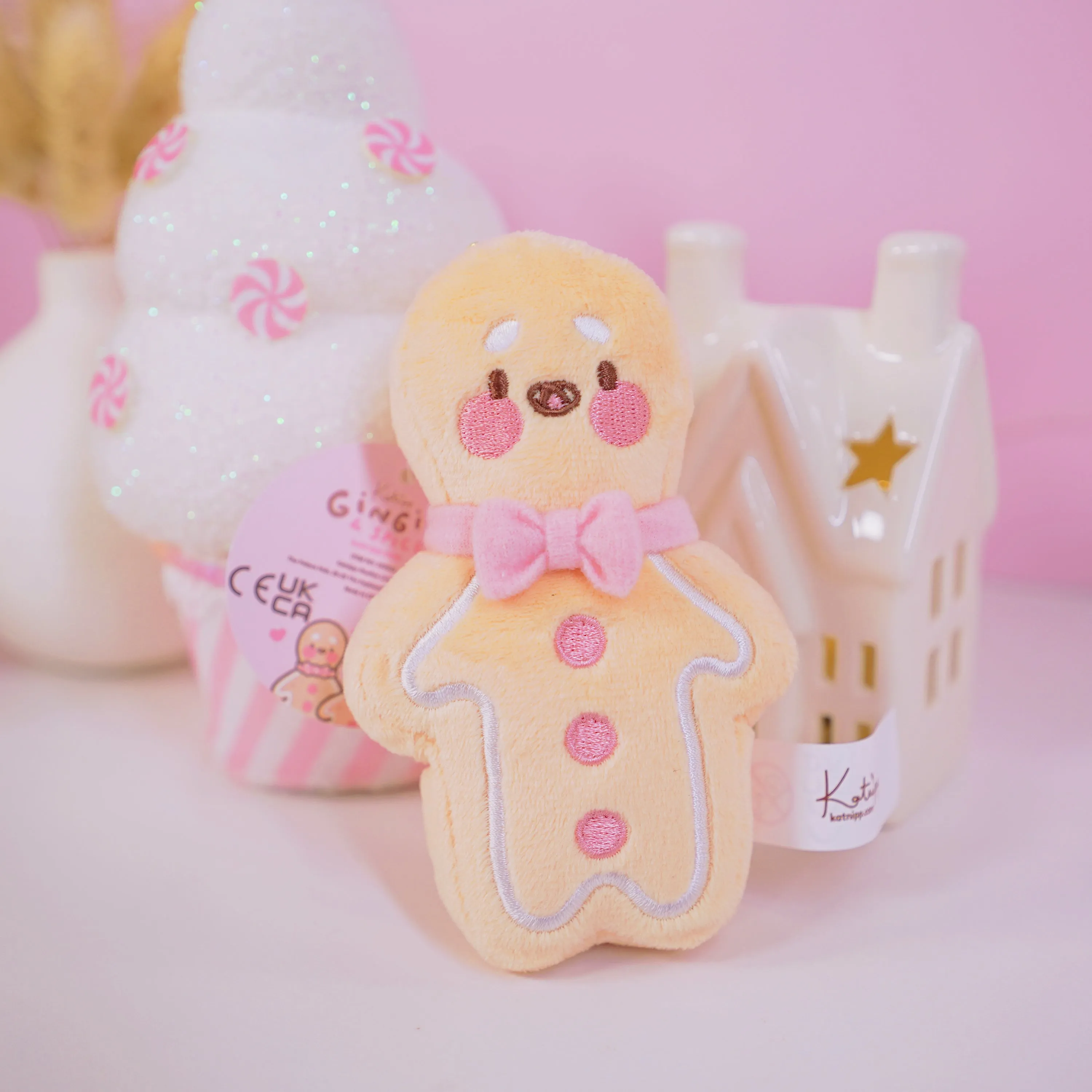 Gingie Gingerbread Kawaii Keychain Plushie | Cute Soft Toy Charm | Adorable Mini Gingerbread Ornament for Bags, Keys & Gifts
